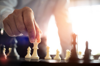 业务管理员与国际象棋董事会游戏策略和竞争