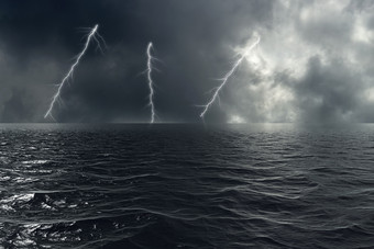 狂风暴雨的天气的海洋与闪电