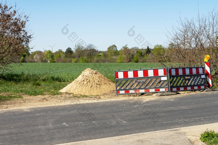 道路施工与建设网站障碍