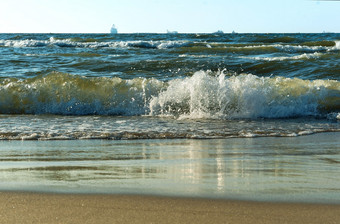 船的海的地平线海波的海滩风暴的波罗的海海船的海的地平线风暴的波罗的海海海波的海滩