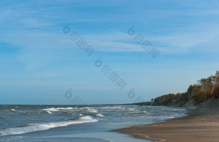 低波运行成的海海岸海波的海滩风暴的波罗的海海风暴的波罗的海海海波的海滩低波运行成的海海岸