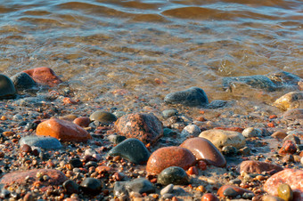 石头不同的大小和颜色海石头大和小石头从的海海石头大和小石头从的海石头不同的大小和颜色