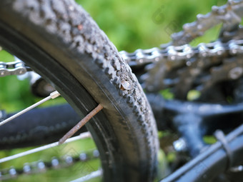 <strong>替换</strong>的相机的自行车的穿刺的自行车的洞的轮的穿刺的自行车<strong>替换</strong>的相机的自行车的洞的轮