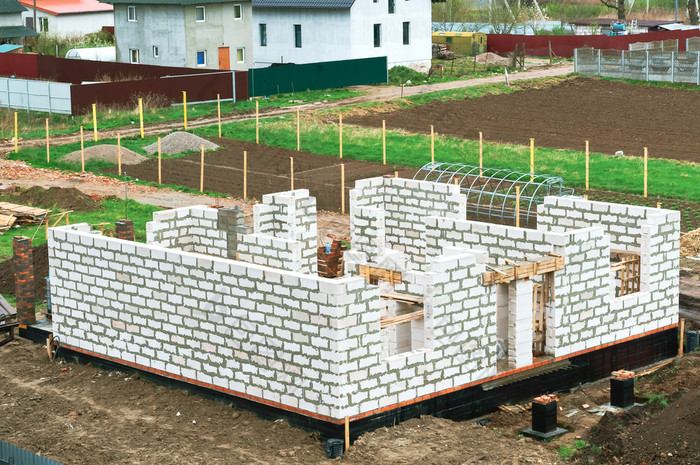 的基金会的房子下建设未完成的房子白色砖私人房子房子下建设