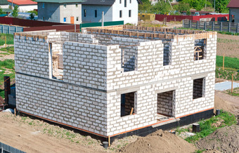 的基金会的房子下建设未完成的房子白色砖私人房子房子下建设
