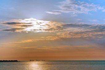 粉红色的和紫色的天空和水日落海日落日出的波罗的海海海日落日出的波罗的海海粉红色的和紫色的天空和水日落