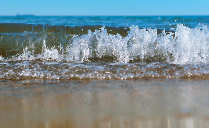 海水泡沫海波的兴奋的海岸海的水沸腾海波的兴奋的海岸海海水泡沫的水沸腾