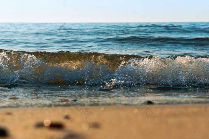 海水泡沫海波的兴奋的海岸海的水沸腾海波的兴奋的海岸海海水泡沫的水沸腾