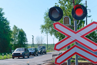 的红色的交通光的信号量的铁路红色的的交通光的铁路穿越的信号量的铁路红色的的交通光的铁路穿越的红色的交通光