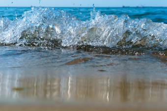 海水泡沫海波的兴奋的海岸海的水沸腾海波的兴奋的海岸海海水泡沫的水沸腾