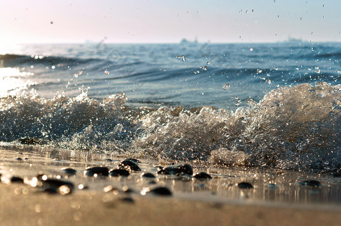 海水泡沫海波的兴奋的海岸海的水沸腾海波的兴奋的海岸海海水泡沫的水沸腾