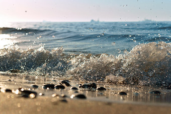 海水泡沫海波的兴奋的海岸海的水沸腾海波的兴奋的海岸海海水泡沫的水沸腾