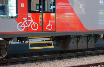 标志火车车为自行车和婴儿车红色的火车车与自行车红色的火车车与自行车标志火车车为自行车和婴儿车