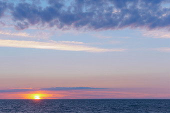 日落的海日出的海岸紫色的天空日落日出的海岸紫色的天空日落日落的海