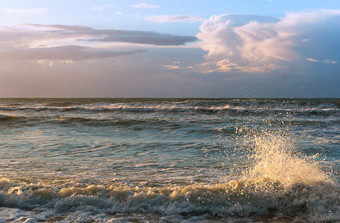 日落的海<strong>日出</strong>的海岸紫色的天<strong>空</strong>日落<strong>日出</strong>的海岸紫色的天<strong>空</strong>日落日落的海