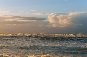 日落的海日出的海岸紫色的天空日落日出的海岸紫色的天空日落日落的海