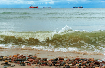 绿色海波三个<strong>船只</strong>的地平线波罗的海海三个<strong>船只</strong>的地平线