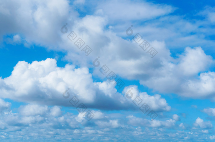 白色云蓝色的天空多云的蓝色的天空白色云蓝色的天空