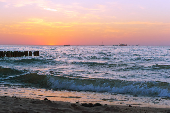 日落的海日出的波的海日出的波的海日落的海图片
