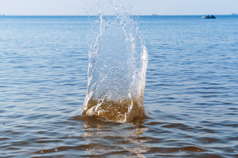 飞溅水的爆炸的海表面闪光水的爆炸的海表面飞溅水闪光水