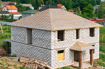 建设的屋顶的房子<strong>未完</strong>成的房子白色砖<strong>未完</strong>成的房子白色砖建设的屋顶的房子