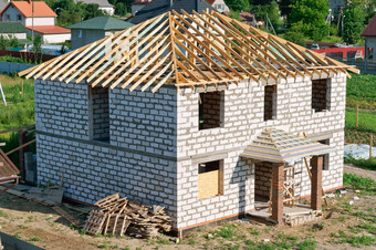 建设的屋顶的房子未完成的房子白色砖未完成的房子白色砖建设的屋顶的房子