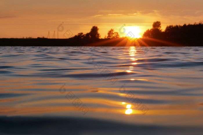 日落的湖美丽的日落在的湖美丽的日落在的湖日落的湖