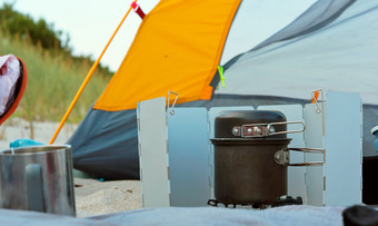 野营燃烧器和帐篷旅游气体燃烧器和黄色的帐篷旅游气体燃烧器和黄色的帐篷野营燃烧器和帐篷