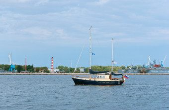 巴罗非斯克加里宁格勒地区俄罗斯9月游艇去的运河船的水游艇去的运河船的水