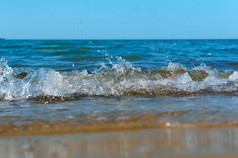 海波卷的沙子桑迪海岸的波罗的海海海波卷的沙子