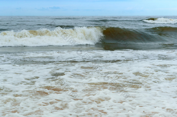 海波卷的沙子桑迪海岸的波罗的海海海波卷的沙子