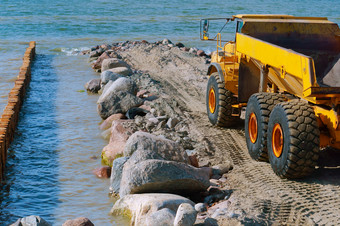 建设防波堤建设设备的海海岸波罗的海海建设防波堤建设设备的海海岸