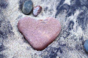红色的<strong>石头</strong>心海<strong>石头</strong>的形状心的沙子海<strong>石头</strong>的形状心的沙子红色的<strong>石头</strong>心