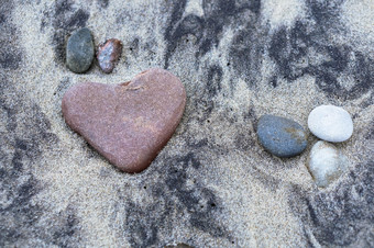 红色的<strong>石头</strong>心海<strong>石头</strong>的形状心的沙子海<strong>石头</strong>的形状心的沙子红色的<strong>石头</strong>心