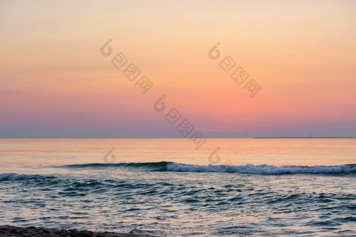 日落的海滨的天空紫色的从的日落的天空紫色的从的日落日落的海滨