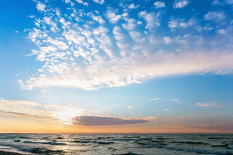 日落的海滨的天空紫色的从的日落的天空紫色的从的日落日落的海滨