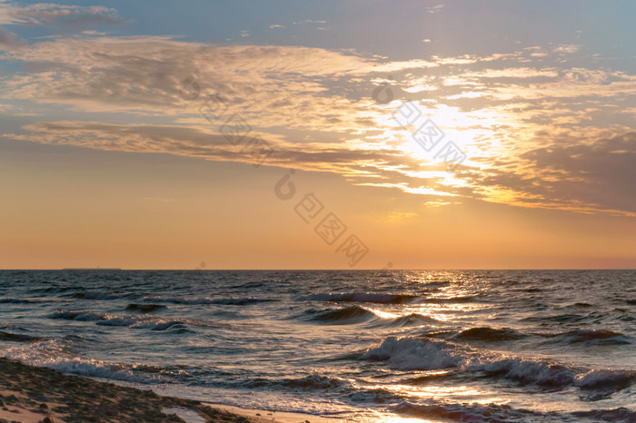 日落的海滨的天空紫色的从的日落的天空紫色的从的日落日落的海滨