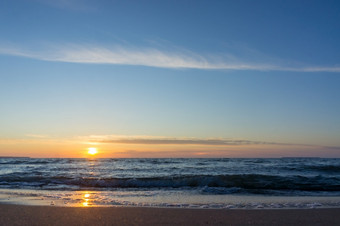 日出的海的太阳集在的地平线的海日落的海海岸日落的海海岸日出的海的太阳集在的地平线的海