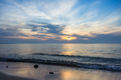 的太阳集在的地平线的海日出的海日落的海海岸日落的海海岸日出的海的太阳集在的地平线的海