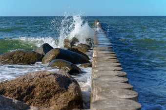 波和风暴海波崩溃<strong>防波堤</strong>海波溅波罗的海海波崩溃<strong>防波堤</strong>海波溅波和风暴海波罗的海海