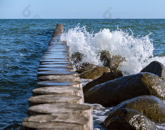 波和风暴海波崩溃<strong>防波堤</strong>海波溅波罗的海海波崩溃<strong>防波堤</strong>海波溅波和风暴海波罗的海海