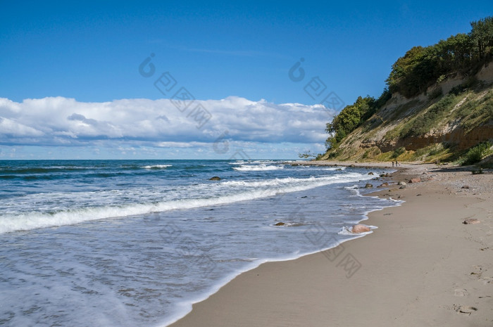 废弃的海滨海海岸潮汐和风暴海波的波罗的海海海海岸潮汐和风暴海波的波罗的海海废弃的海滨