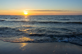 日出的海的太阳集在的地平线的海日落的海海岸日落的海海岸日出的海的太阳集在的地平线的海