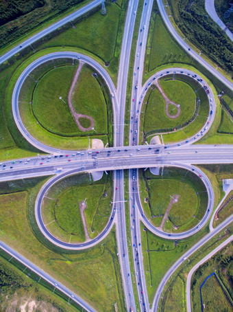 的环叉的道路视图从以上安全交通环叉的道路视图从以上安全交通