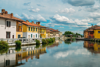 纳维廖大运河水道通过附近的历史和色彩斑斓的建筑gaggiano意大利纳维廖大运河水道通过附近的历史和色彩斑斓的建筑gaggiano意大利
