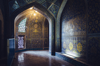 室内神秘的通道内部的谢赫。lotfollah清真寺naqhsh-e贾汉广场伊斯法罕伊朗室内神秘的通道内部的谢赫。lotfollah清真寺naqhsh-e贾汉广场伊斯法罕伊朗4月建设的清真寺是完成了