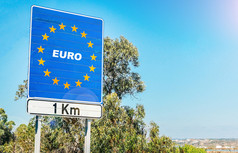 路标志的边境欧元哪一个的货币许多欧洲成员州路标志的边境欧元哪一个的货币许多欧洲成员州