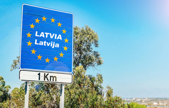 路标志的边境拉脱维亚部分欧洲联盟成员状态路标志的边境拉脱维亚部分欧洲联盟成员状态