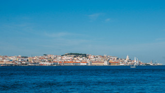 高的角度来看全景里斯本老城市中心视图从阿尔马达葡萄牙高的角度来看全景里斯本老城市中心视图从阿尔马达葡萄牙