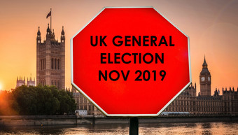 投机一般选举11月写停车标志与房子议会伦敦背景投机提前一般选举11月概念